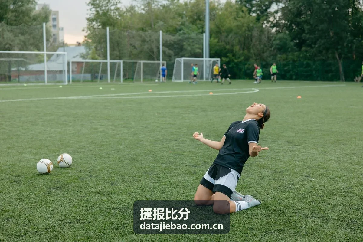 捷报比分赛事回顾-篮球扣篮瞬间